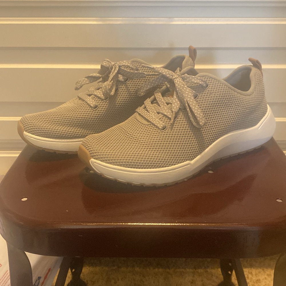 Dr Scholls. high hope soft gray sneakers 9m.